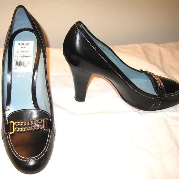 LAMBERSTON TRUEX-BLACK LEATHER CLASSIC HEELS - Picture 2 of 4